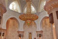 Abu Dhabi hat die drittgröße Moschee der Welt, die Schaich-Zayid-Moschee. Sie bietet Platz für 40 000 Gläubige