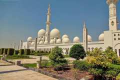 Abu Dhabi hat die drittgröße Moschee der Welt, die Schaich-Zayid-Moschee. Sie bietet Platz für 40 000 Gläubige